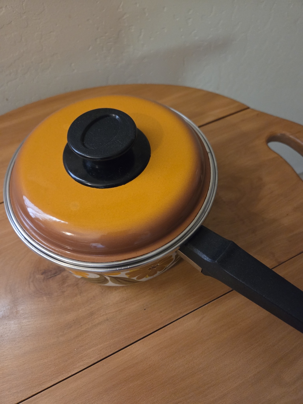 Yellow Floral Enamel Vintage 1970s Capri Saucepan with Lid and Black Handle - Picture 4 of 6
